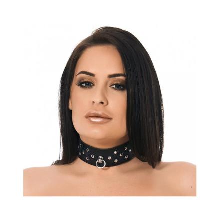 Colar de couro com argola e tachas